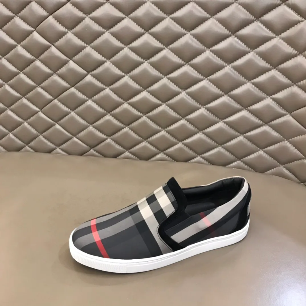 p340 "BURBERR*" men's classic low-top sneakers are reinterpreted in Vintage checkered cotton and matte calfskin, decorated with a new brand logo. First-layer sheepskin lining, embossed Burberry logo on the heel, and original TPU outsole! Size: 38-44